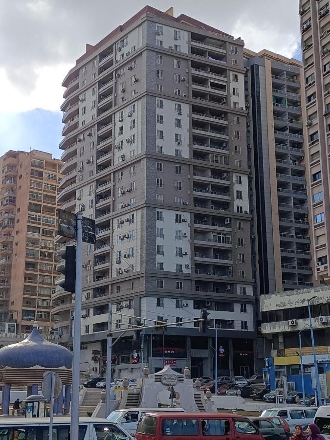 Lovely 3 Bedrooms In Sydibeshr Family Only